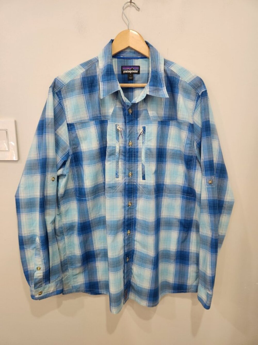 Patagonia Sun Stretch Shirt Mens L Blue Plaid Long Sleeve Button Up Roll Tab